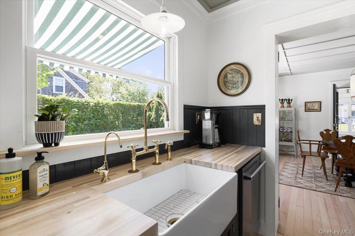 Dining room, Interior, Kitchen, Pendant Lights, Wood Texture Flooring