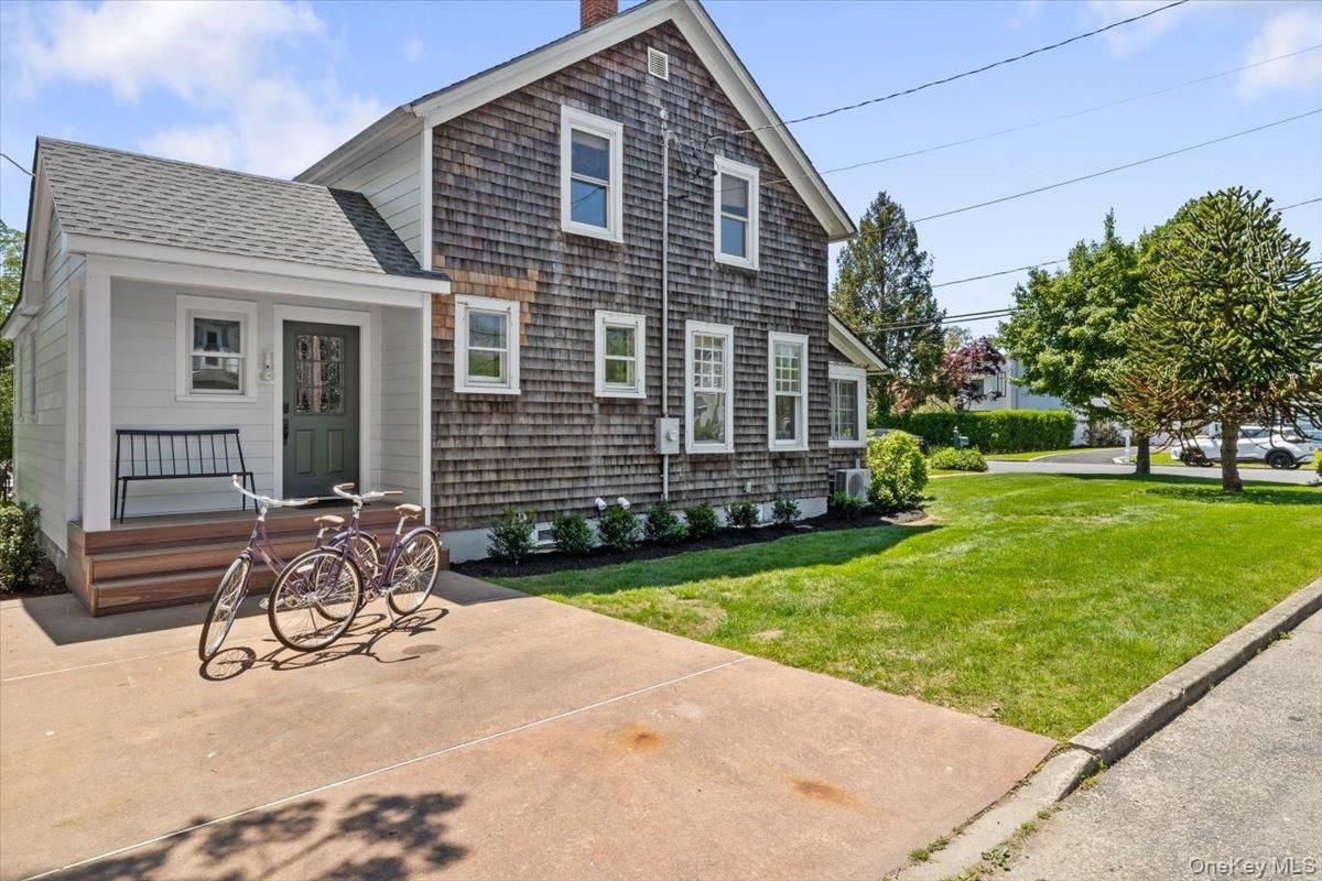 Exterior, Facade, Cape Cod