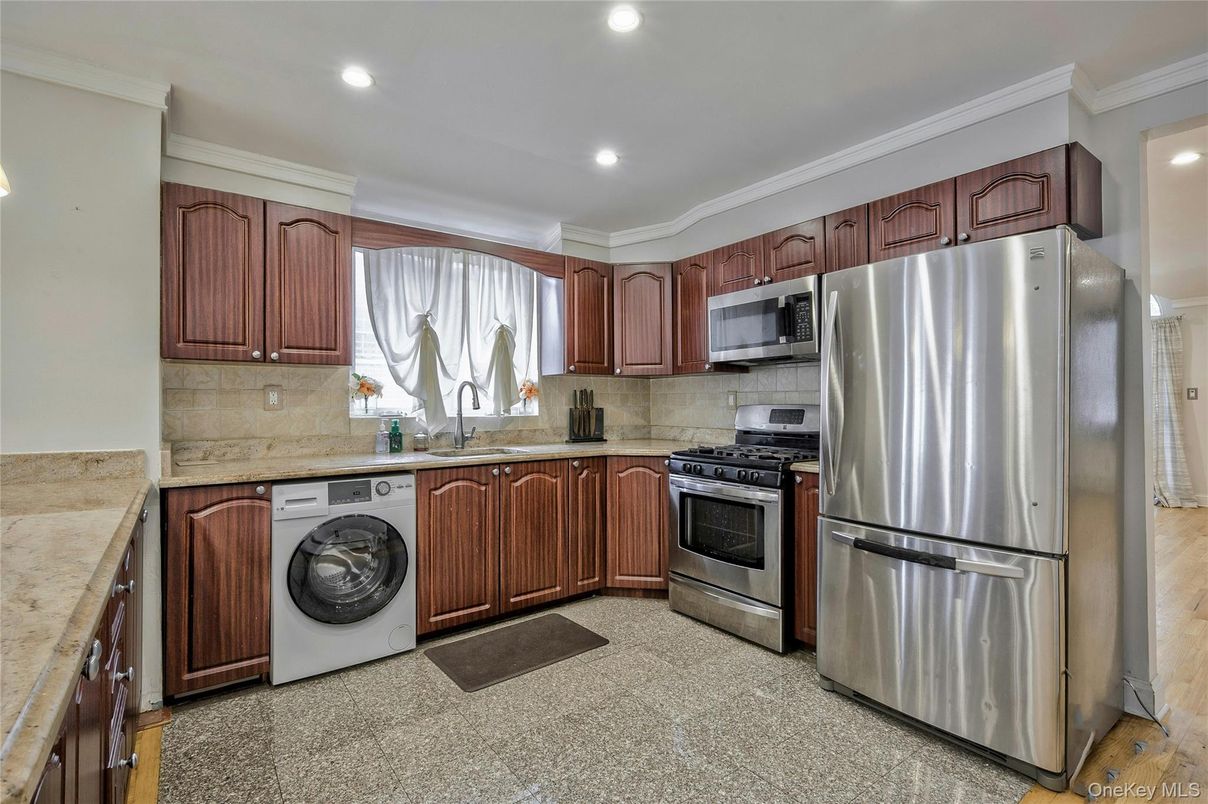 Interior, Kitchen, Recessed Lighting, Stainless Steel Appliances, Washer