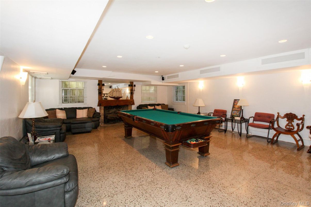 Billiard Table, Game Room, Interior, Living room, Recessed Lighting