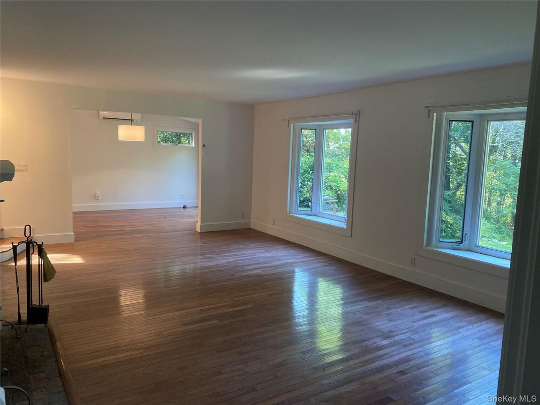 Empty room, Interior, Pendant Lights, Wood Texture Flooring