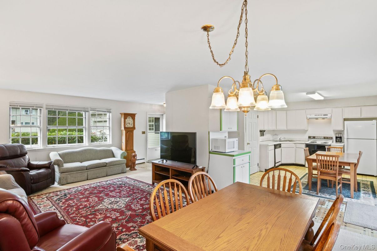 Chandelier, Dining room, Interior, Kitchen, Living room