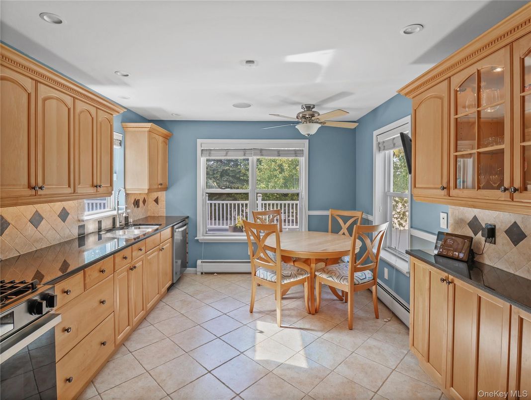 Dining room, Interior, Kitchen, Recessed Lighting