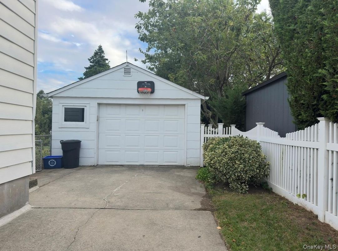 Detached Garage, Exterior
