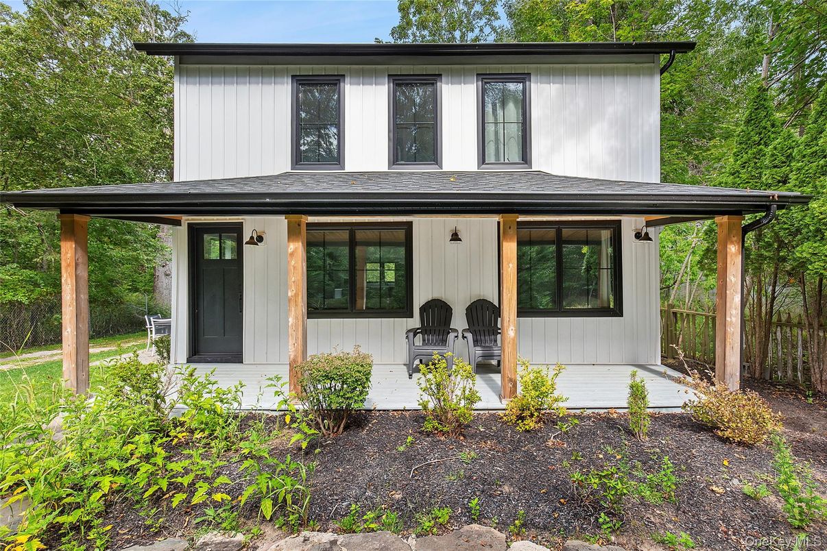 Exterior, Facade, Farmhouse