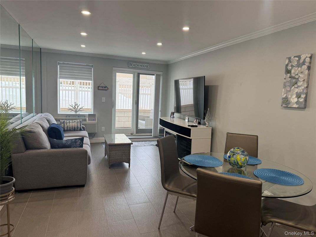 Dining room, Interior, Living room, Recessed Lighting
