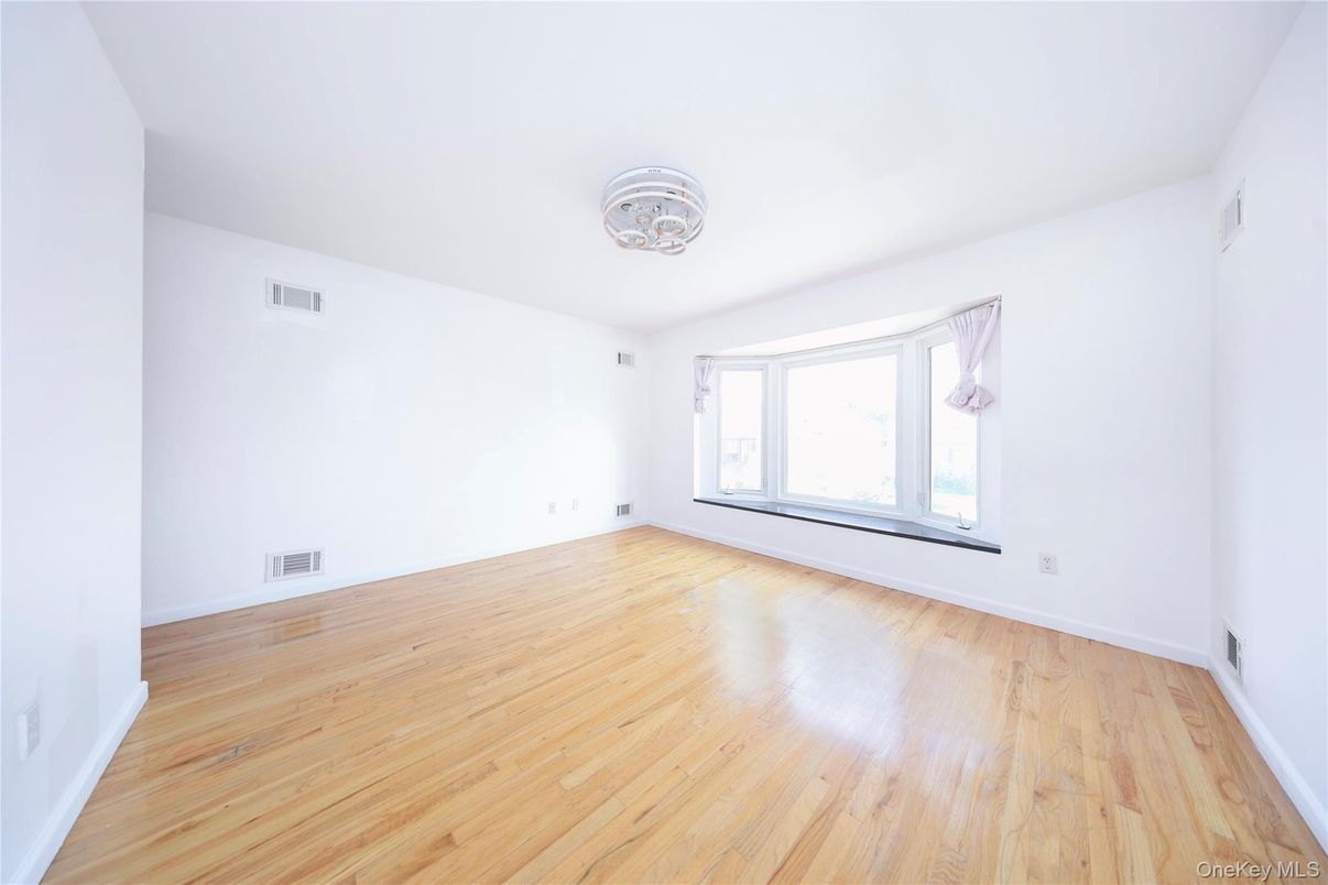 Chandelier, Empty room, Interior, Wood Texture Flooring