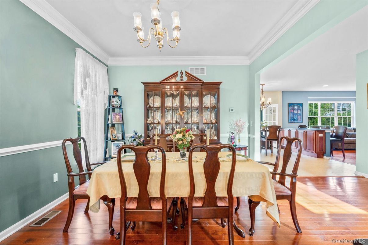 Chandelier, Dining room, Interior, Recessed Lighting, Wood Texture Flooring