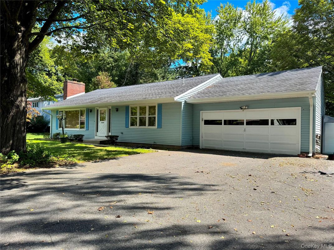 Attached, Exterior, Facade, Ranch