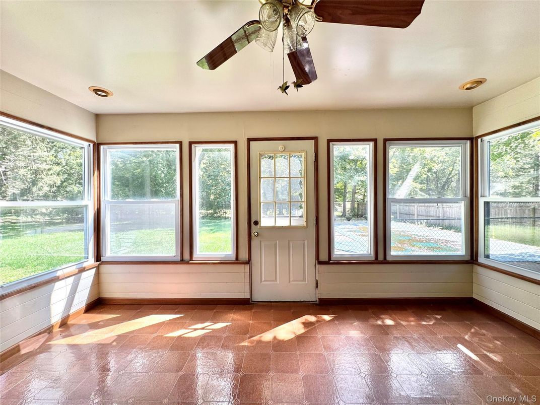 Empty room, Interior, Recessed Lighting, Sun Room