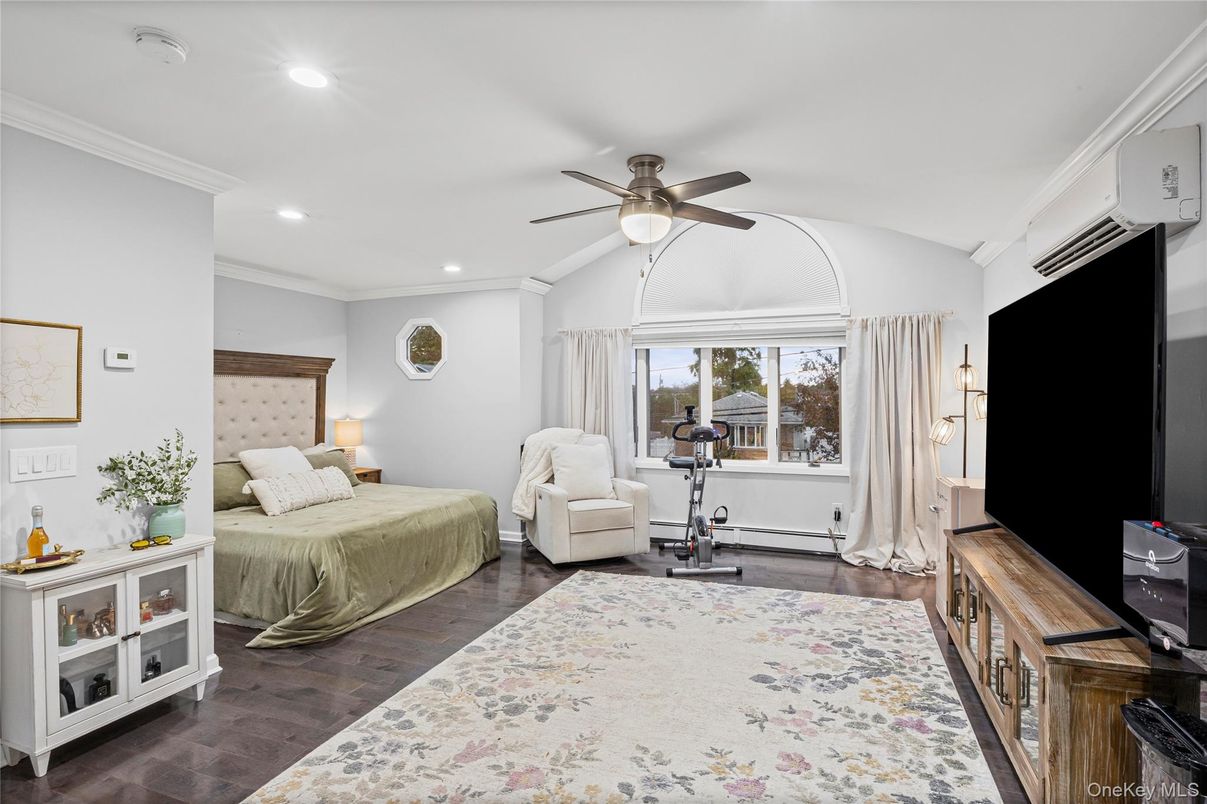Bedroom, Fitness Equipment, Interior, Recessed Lighting, Wood Texture Flooring