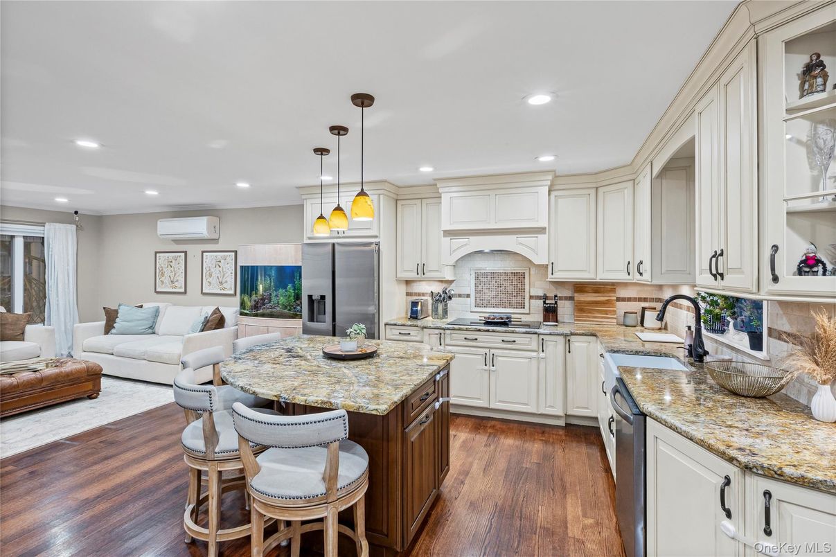 Interior, Kitchen, Living room, Pendant Lights, Recessed Lighting, Stainless Steel Appliances, Wood Texture Flooring