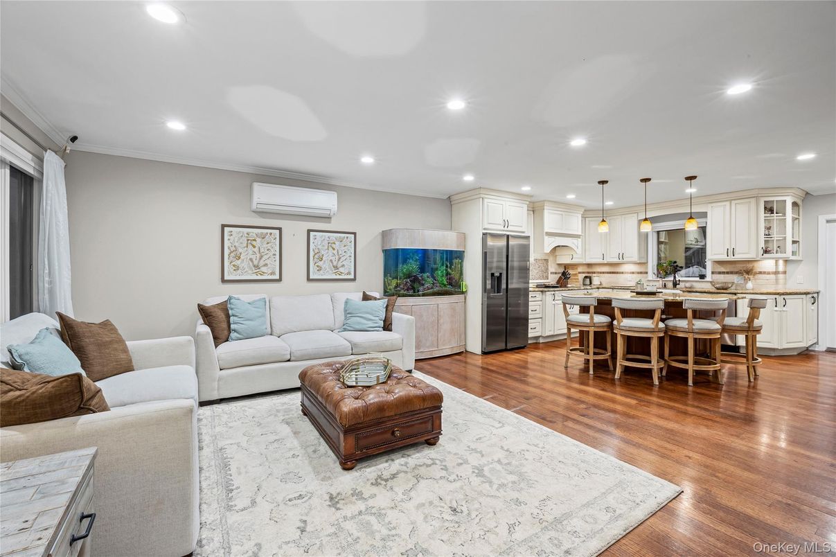 Dining room, Interior, Kitchen, Living room, Pendant Lights, Recessed Lighting, Stainless Steel Appliances, Wood Texture Flooring
