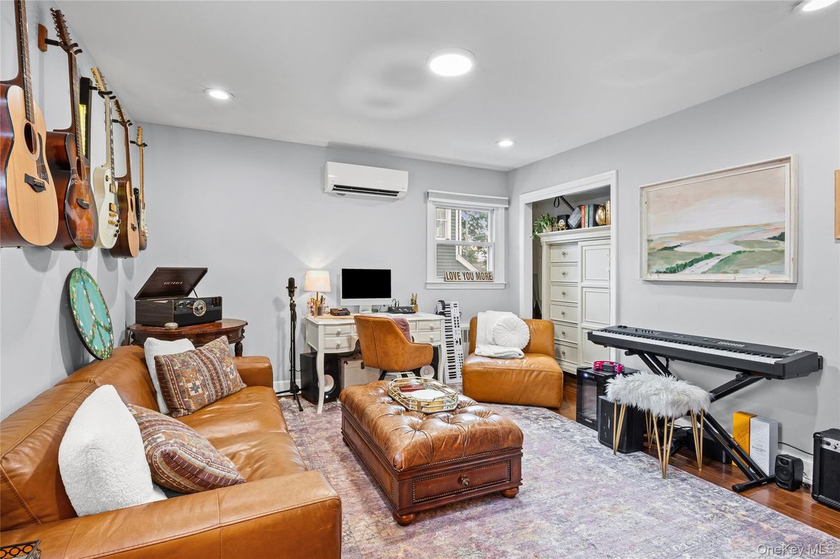 Home Office, Interior, Living room, Piano, Recessed Lighting, Wood Texture Flooring