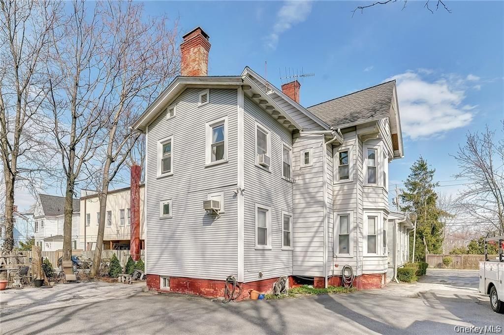 Backyard, Exterior, Facade, Queen Anne Victorian