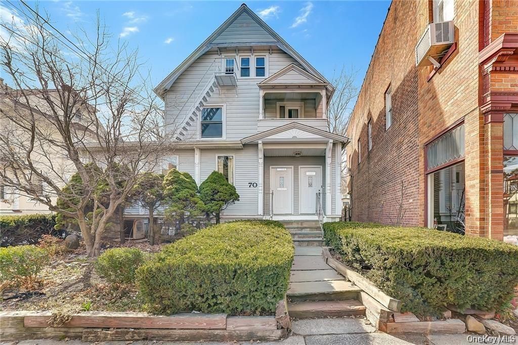 Exterior, Facade, Brick Facade, Queen Anne Victorian
