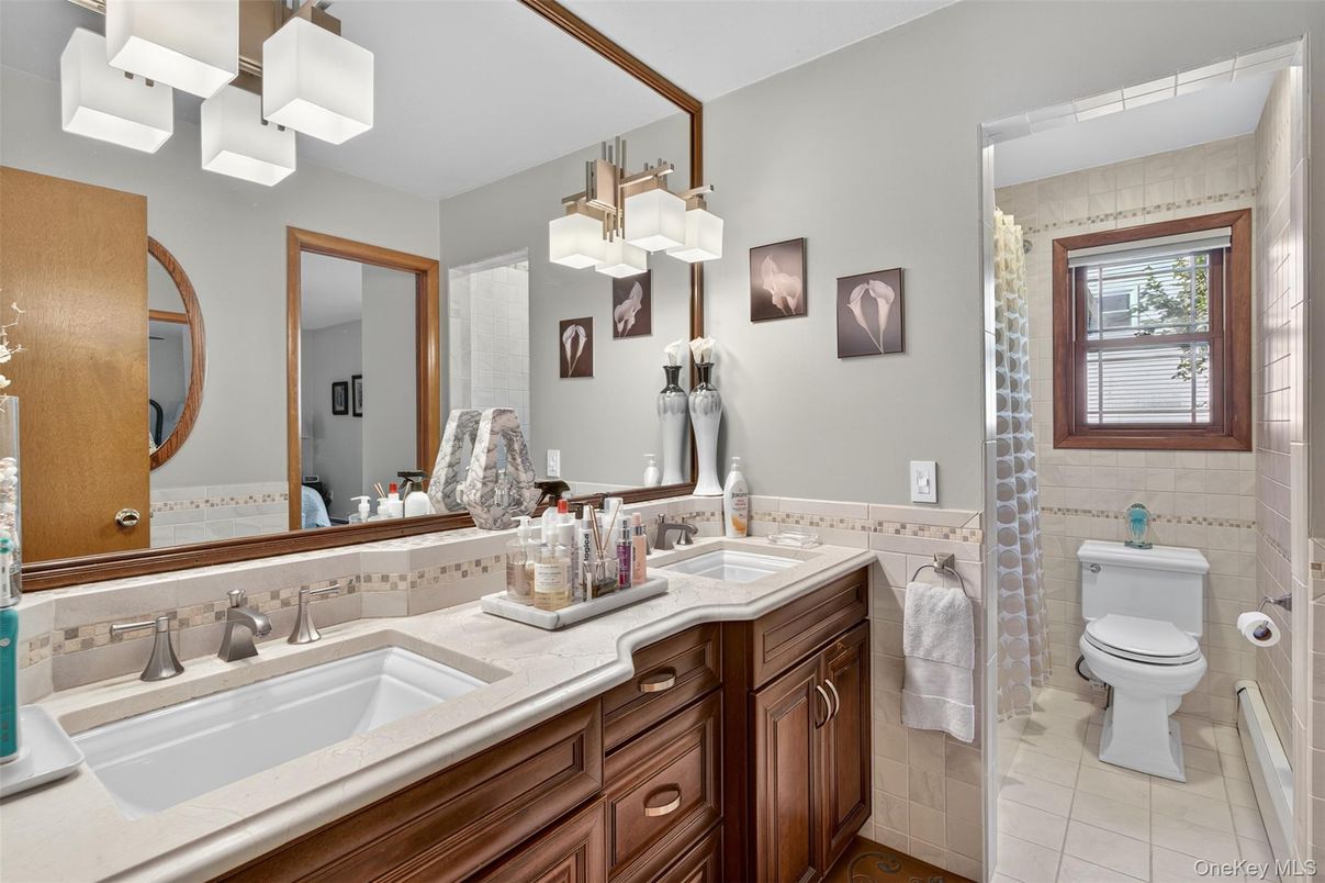 Bathroom, Dual Sink Vanities, Interior