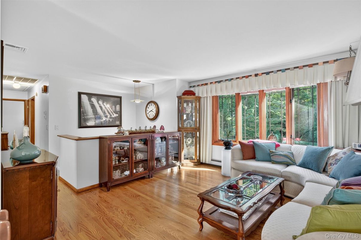 Interior, Living room, Pendant Lights, Wood Texture Flooring