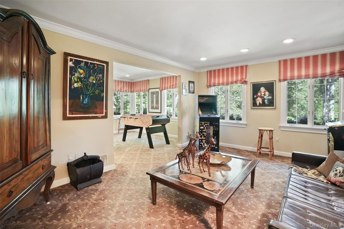 Game Room, Interior, Recessed Lighting