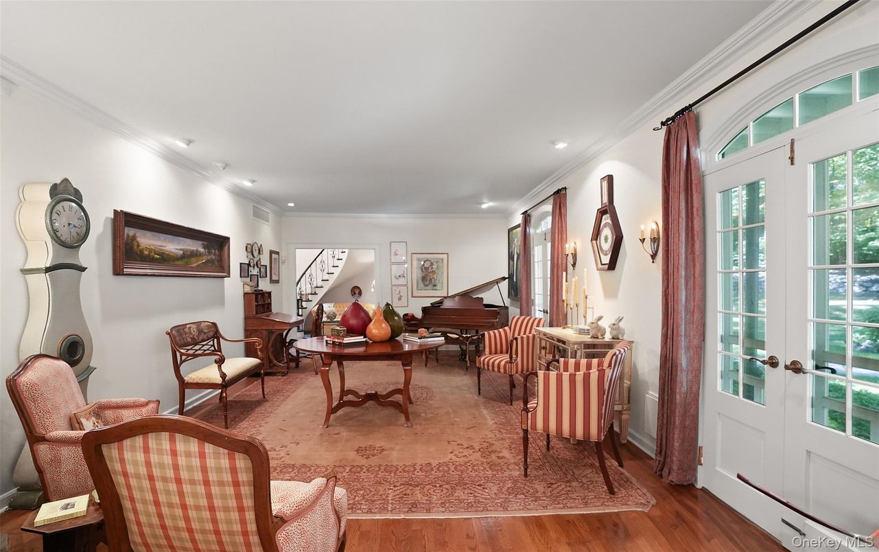 Interior, Piano, Recessed Lighting, Wood Texture Flooring