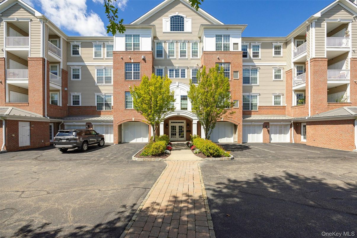 Attached, Exterior, Facade, Brick Facade, Rowhouse