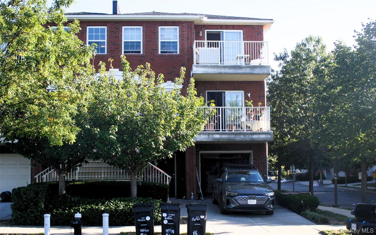Exterior, Facade, Brick Facade, Georgian
