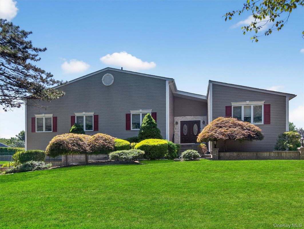 Backyard, Exterior, Facade, Split Level