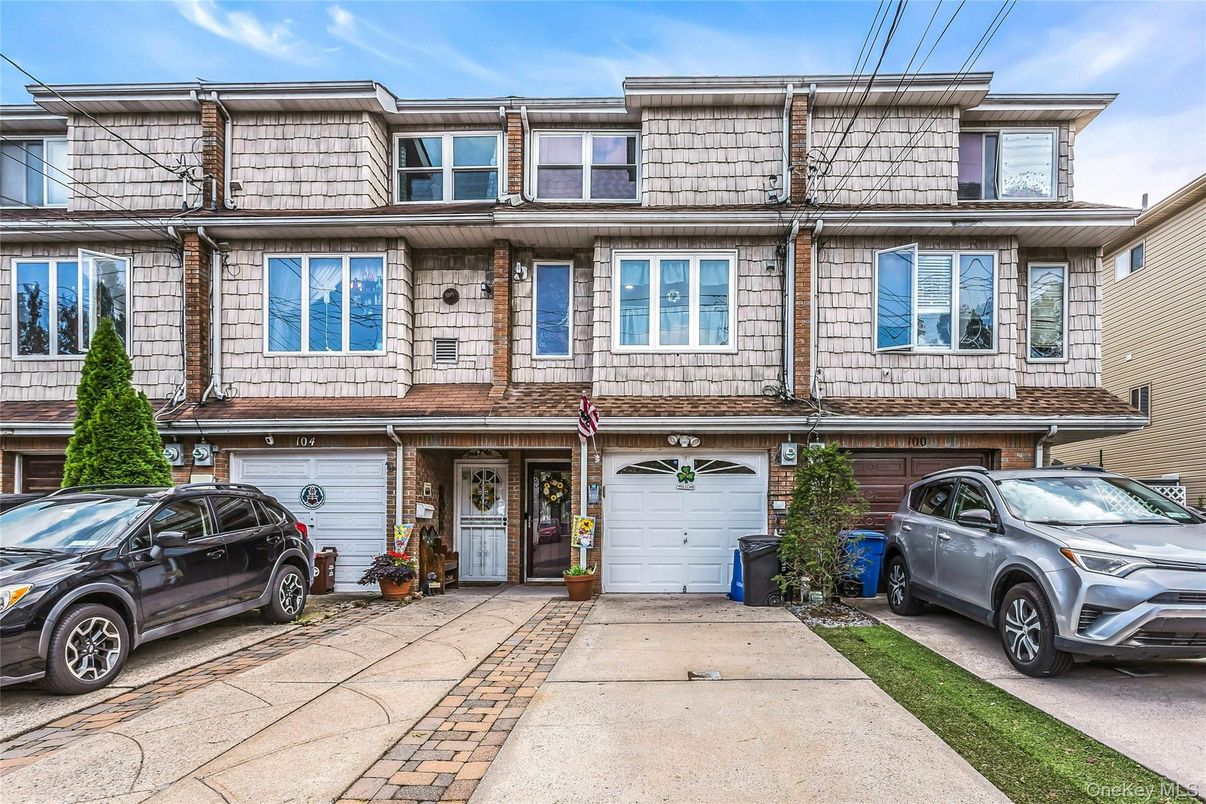 Attached, Exterior, Facade, Rowhouse