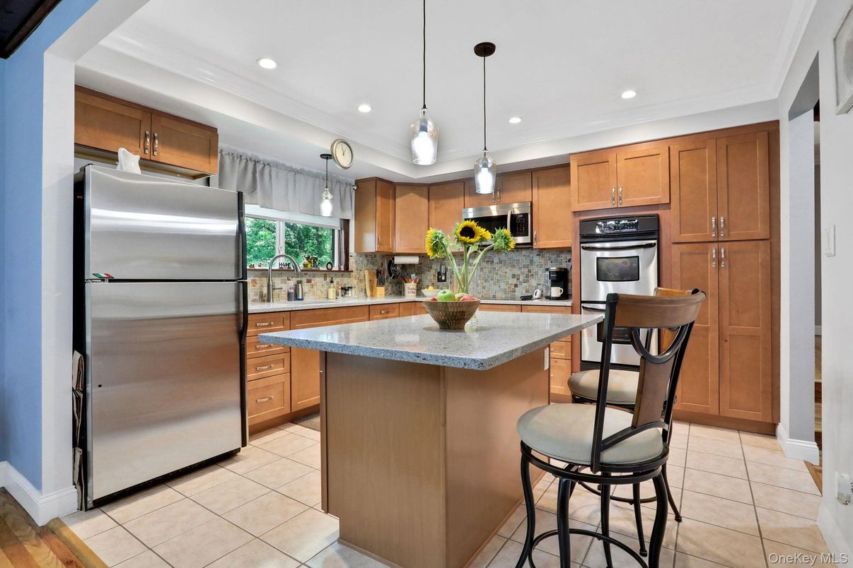 Interior, Kitchen, Pendant Lights, Recessed Lighting, Stainless Steel Appliances