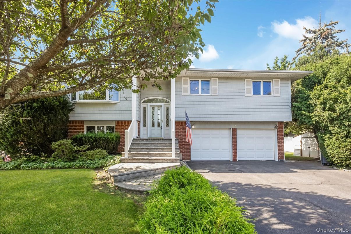 Attached, Exterior, Facade, Brick Facade, Raised Ranch