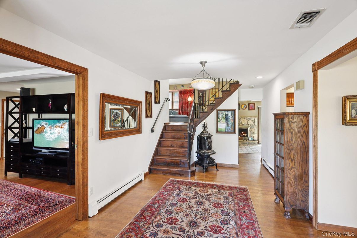 Interior, Pendant Lights, Recessed Lighting, Wood Texture Flooring