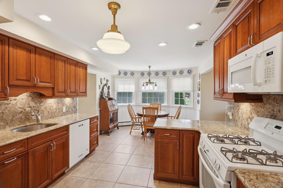 Dining room, Interior, Kitchen, Pendant Lights, Recessed Lighting