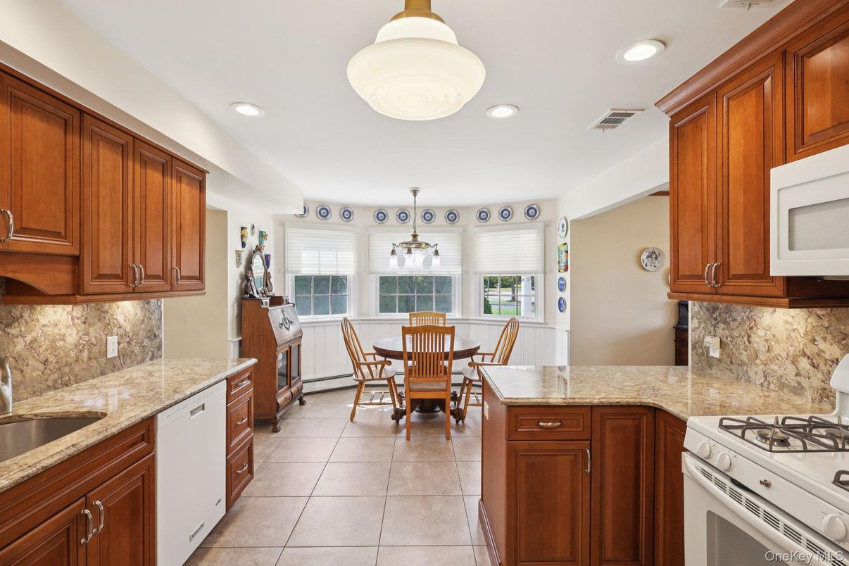 Dining room, Interior, Kitchen, Pendant Lights, Recessed Lighting