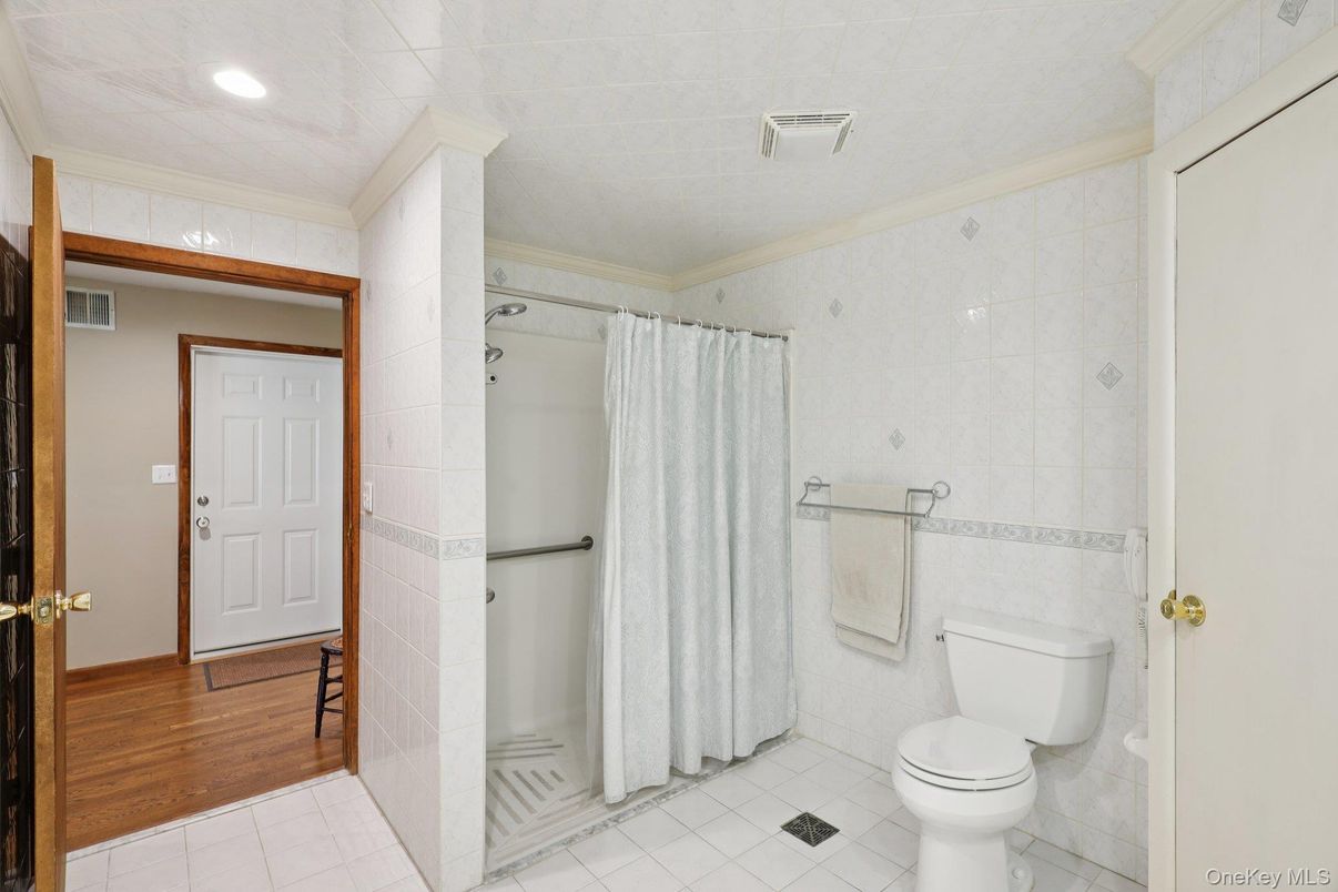 Bathroom, Interior, Recessed Lighting, Wood Texture Flooring