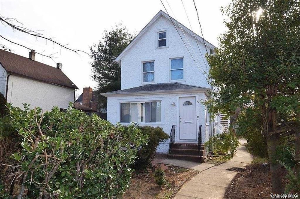 Exterior, Facade, Queen Anne Victorian
