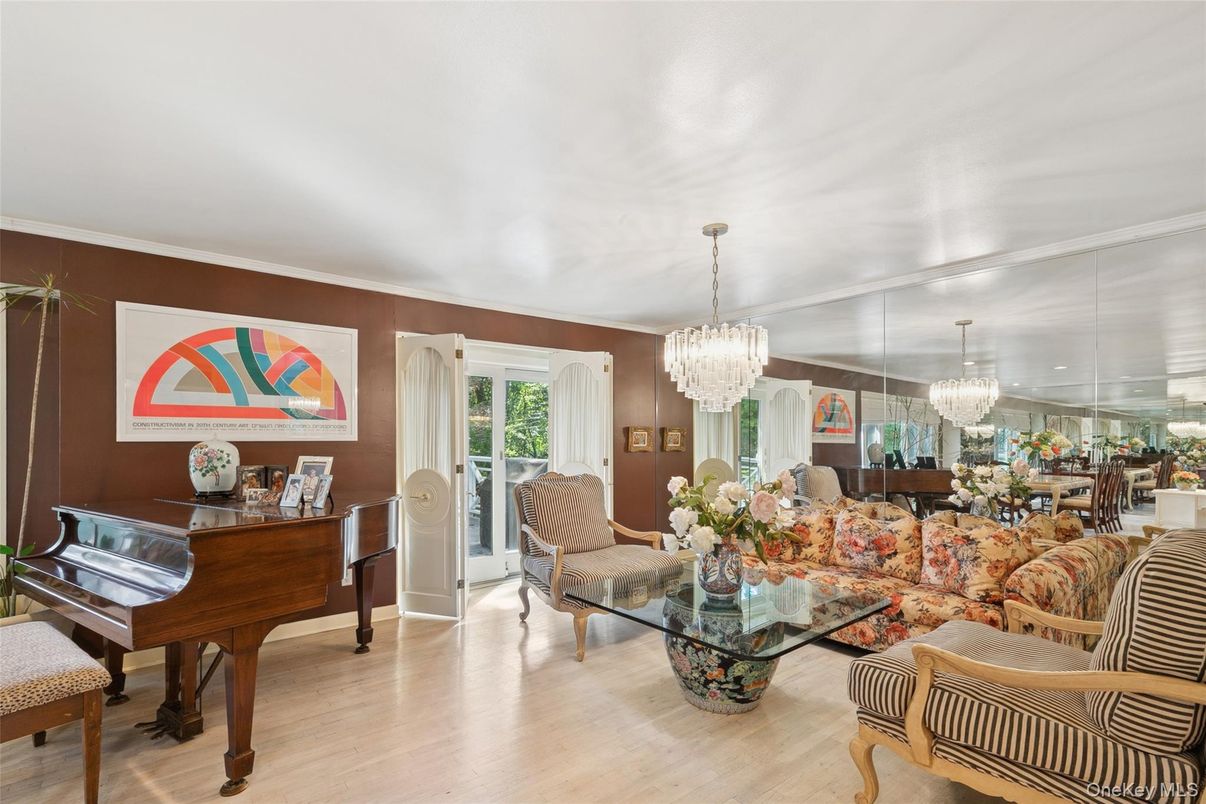Chandelier, Dining room, Interior, Living room, Piano, Wood Texture Flooring