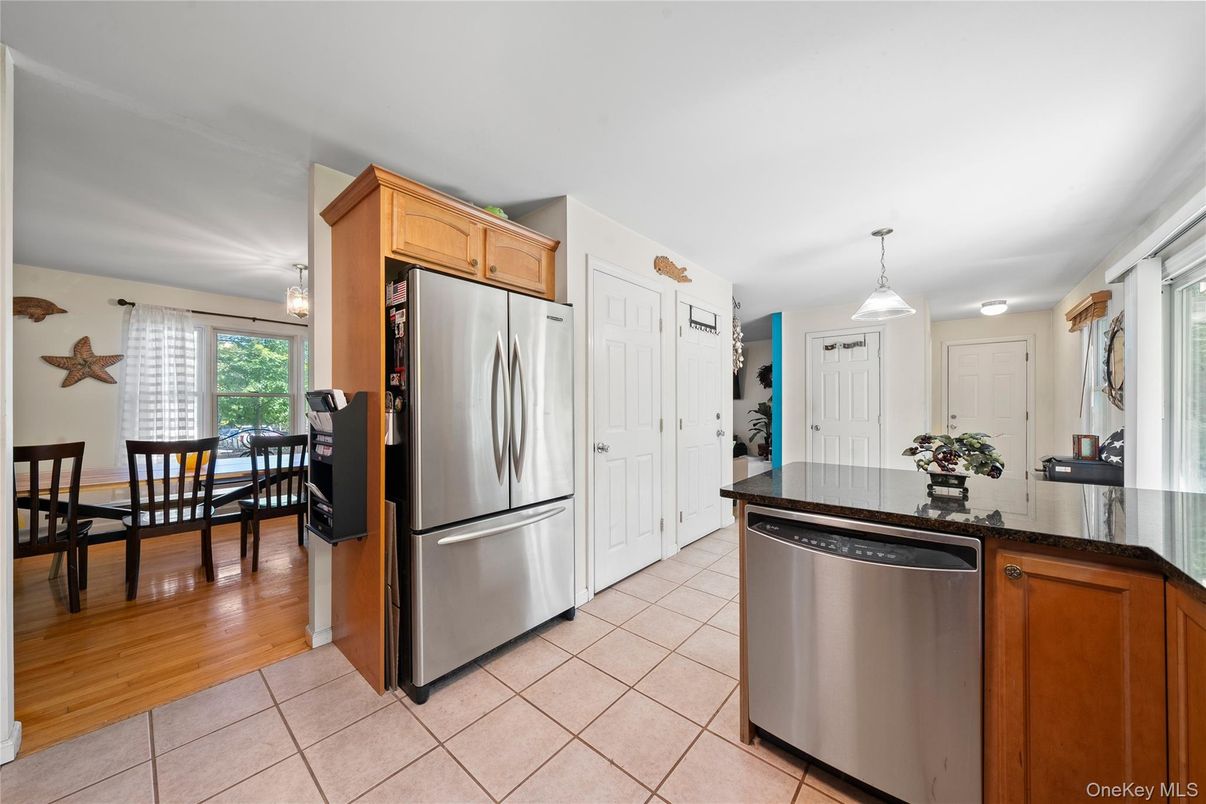 Dining room, Interior, Kitchen, Pendant Lights, Stainless Steel Appliances, Wood Texture Flooring