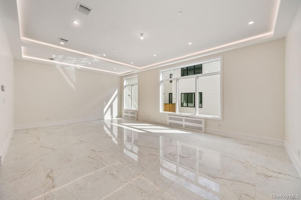 Empty room, Interior, Recessed Lighting
