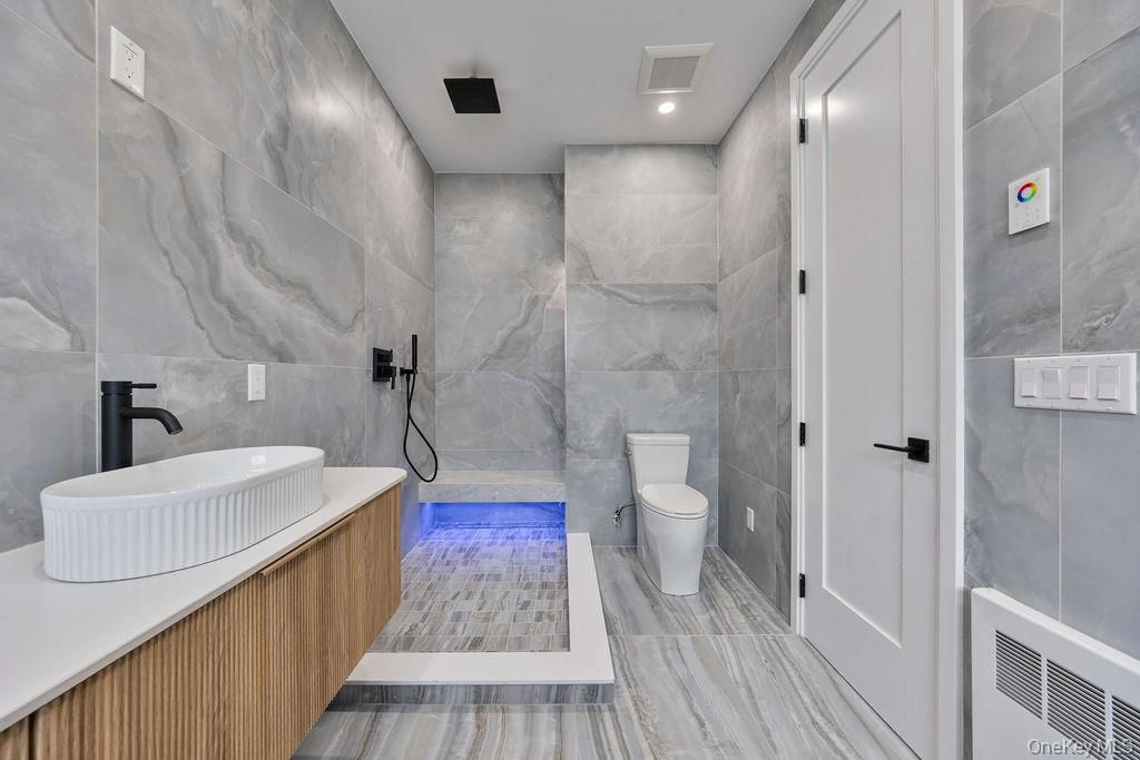 Bathroom, Interior, Marble Walls, Recessed Lighting