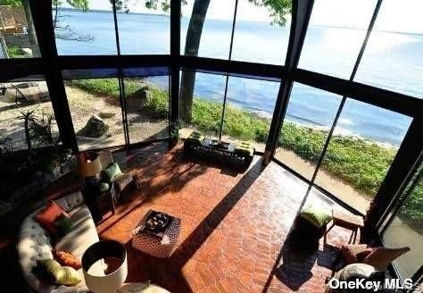 Interior, Living room, Sun Room, Water