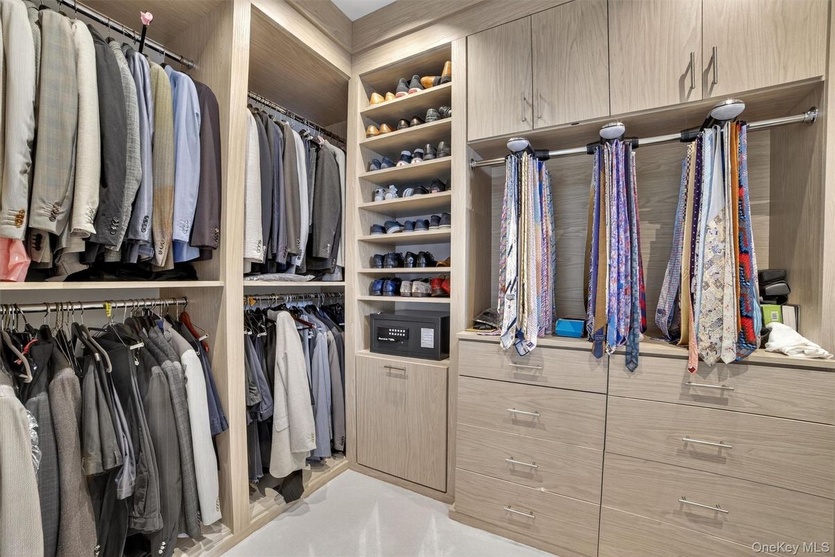 Interior, Walk-in Closets