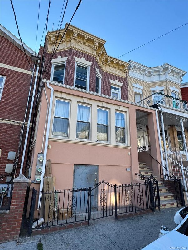 Exterior, Facade, Brick Facade, Rowhouse