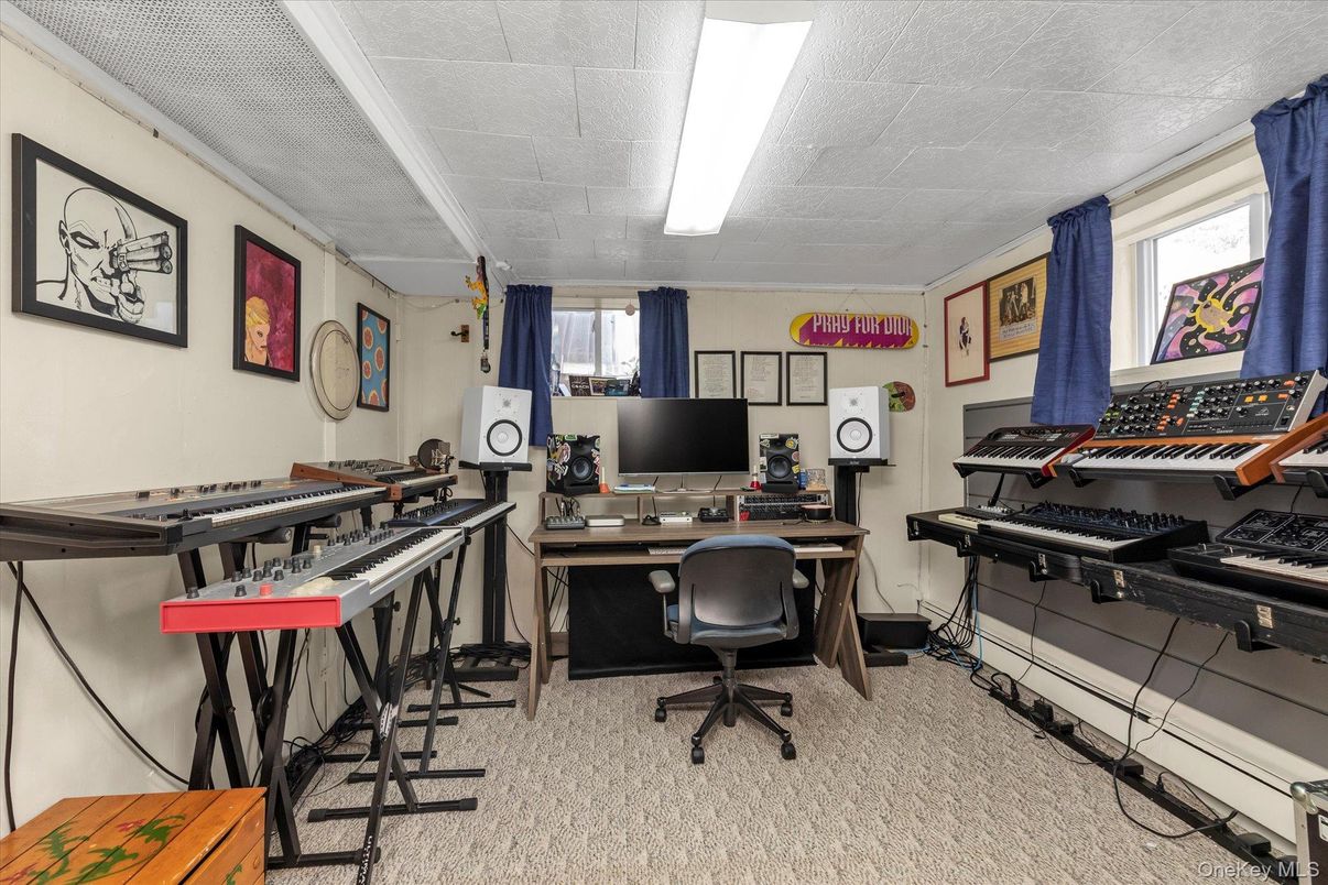 Home Office, Interior
