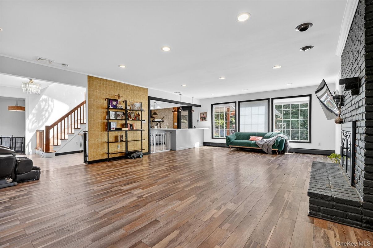 Chandelier, Interior, Recessed Lighting, Wood Texture Flooring