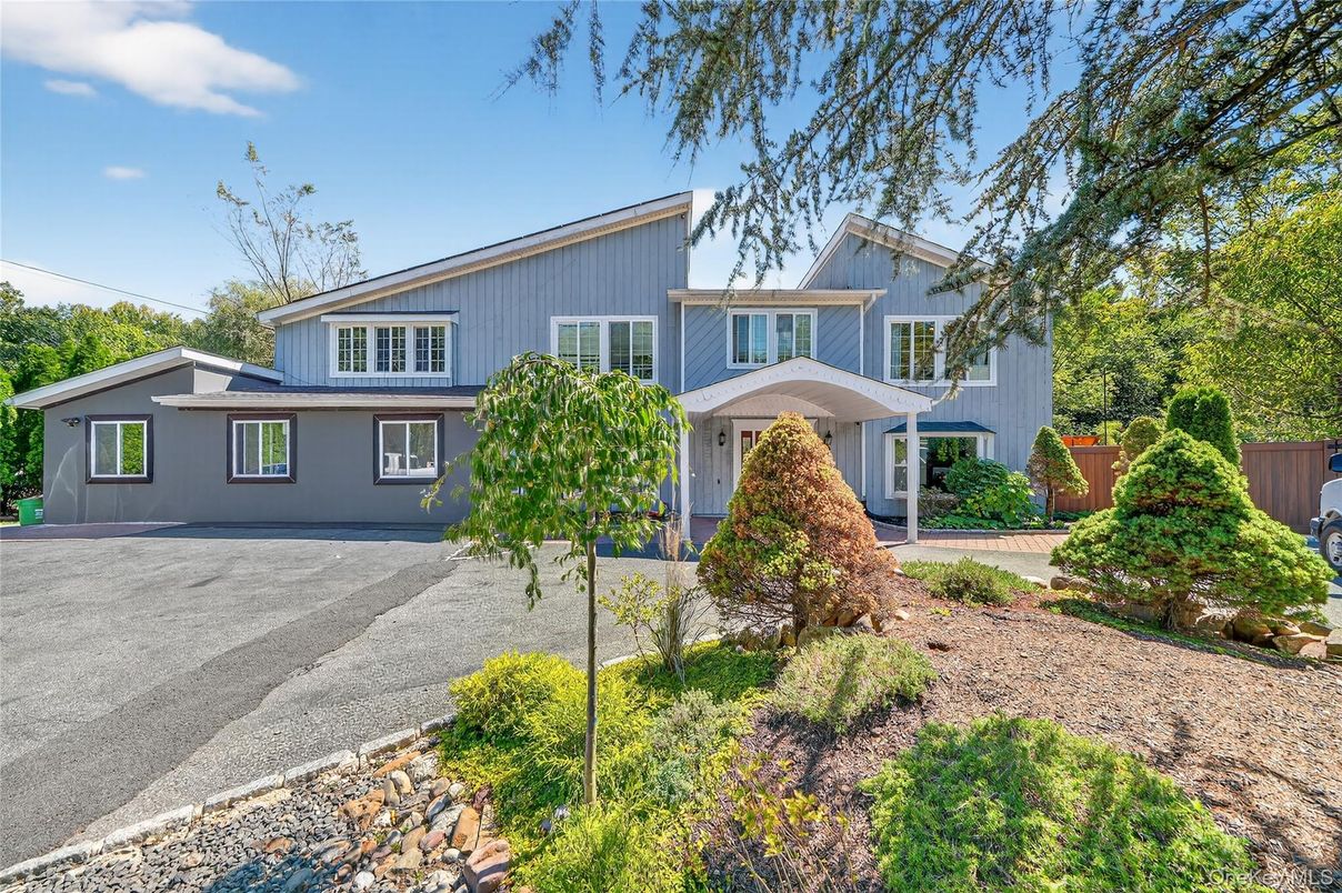Exterior, Facade, Farmhouse