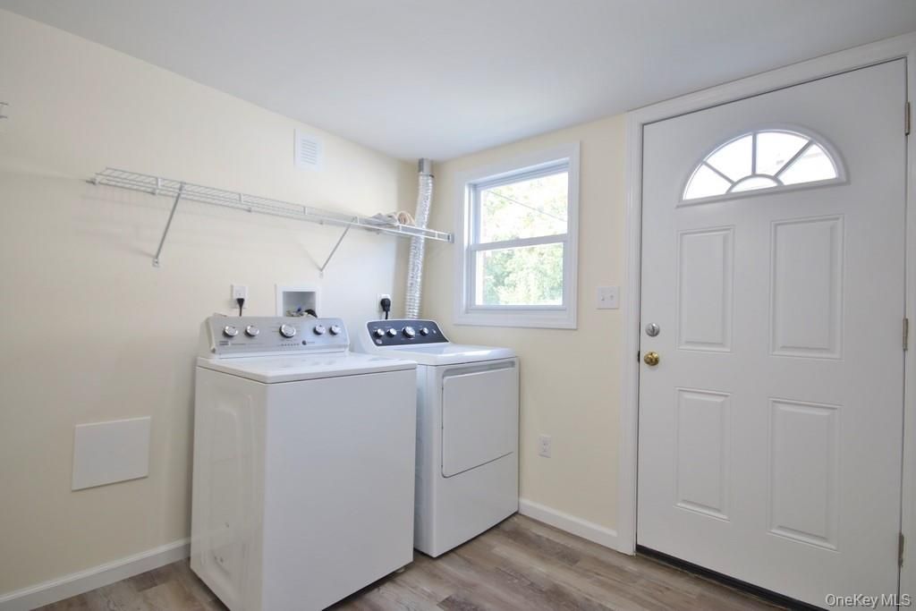 Interior, Utility Closets, Washer, Wood Texture Flooring