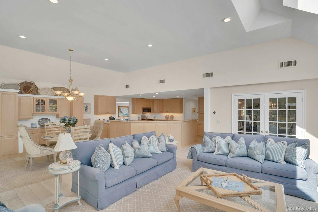 Chandelier, Dining room, Interior, Kitchen, Living room, Pendant Lights, Recessed Lighting
