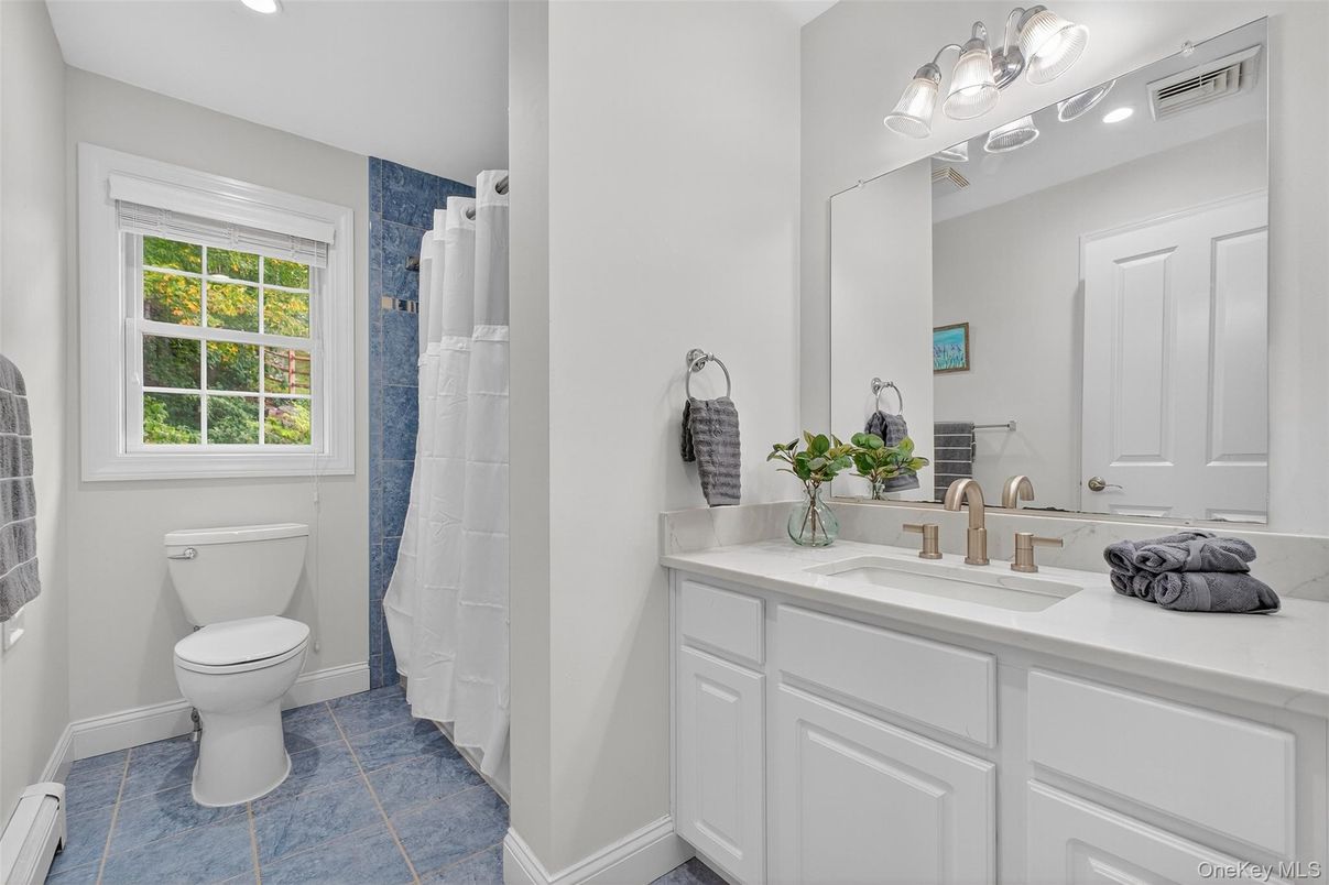 Bathroom, Interior, Recessed Lighting