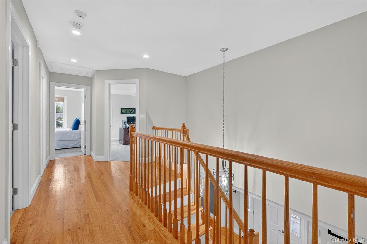 Interior, Pendant Lights, Recessed Lighting, Wood Texture Flooring