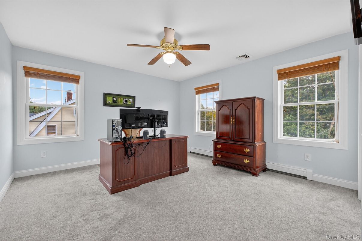 Home Office, Interior